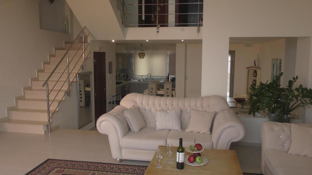 Sea View Beachfront Maria וילה *